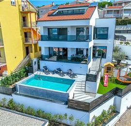 4 bedroom villa with infinity pool and sea views in Crikvencia, Rijeka, sleeps 8